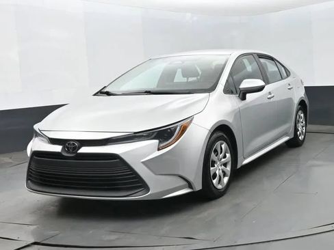 Used 2024 Toyota Corolla LE FWD image 1