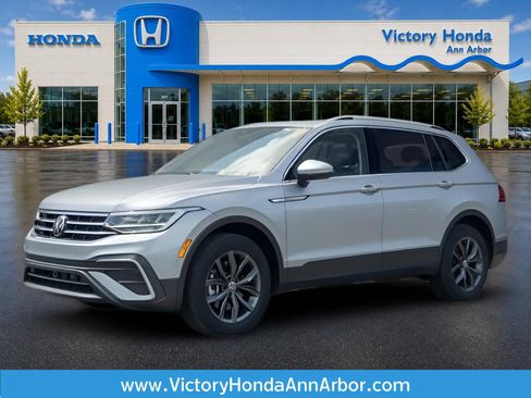 Used 2023 Volkswagen Tiguan SE w/ Panoramic Sunroof Package AWD/4WD image 1