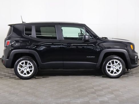 Used 2023 Jeep Renegade Latitude AWD/4WD image 17