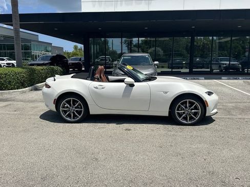 Used 2022 MAZDA MX-5 Miata Grand Touring w/ Weather Package RWD image 6