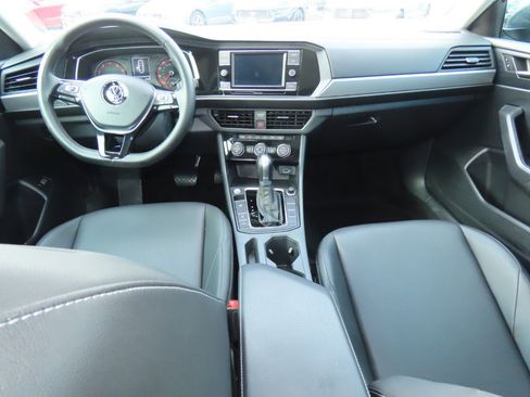 Used 2019 Volkswagen Jetta SE w/ Cold Weather Package image 20