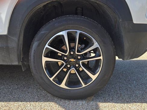 Used 2025 Chevrolet TrailBlazer LT AWD/4WD image 31