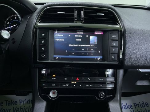 Used 2017 Jaguar F-PACE Premium image 22