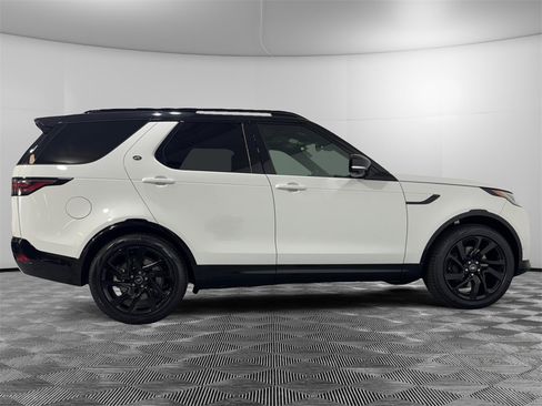 New 2025 Land Rover Discovery Dynamic SE image 6
