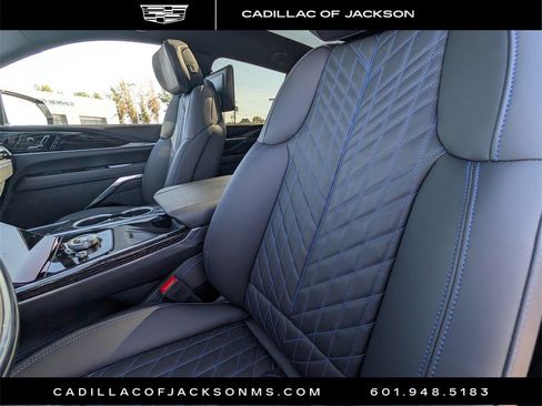 New 2025 Cadillac Escalade IQ Luxury 1 w/ Smart Trailering package image 12