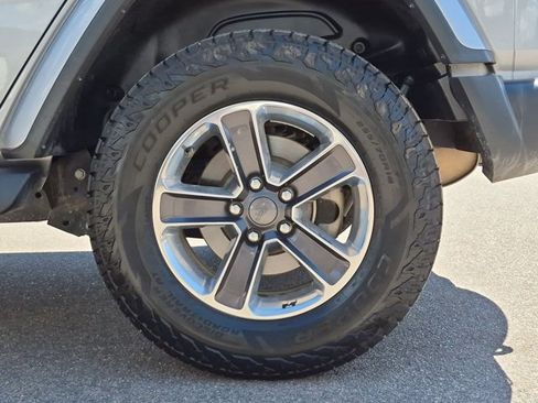 Used 2019 Jeep Wrangler Unlimited Sahara AWD/4WD image 23