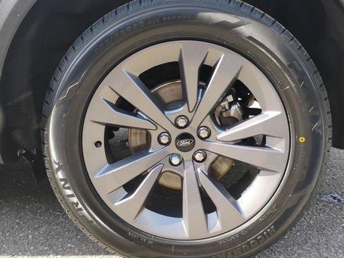 Used 2022 Ford Explorer XLT w/ Equipment Group 202A AWD/4WD image 10