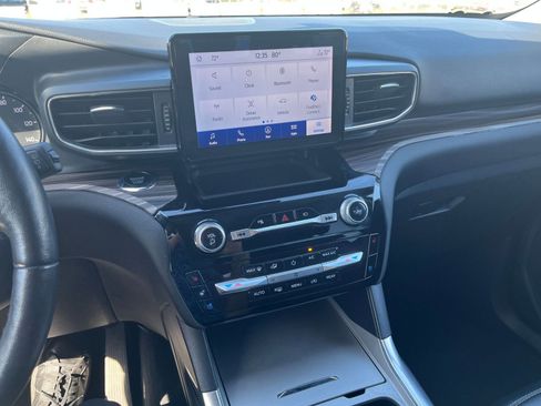 Used 2023 Ford Explorer Limited image 17