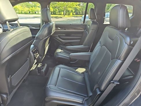 Used 2024 Jeep Grand Cherokee L Limited w/ Luxury Tech Group II AWD/4WD image 18