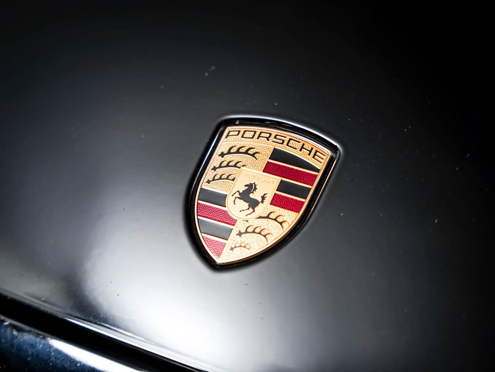 Certified 2023 Porsche Cayenne Platinum Edition w/ Towing Package w/o Tow Ball AWD/4WD image 31