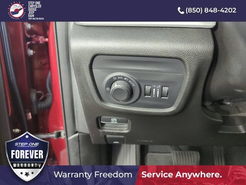 Used 2024 Jeep Grand Cherokee Altitude AWD/4WD image 19