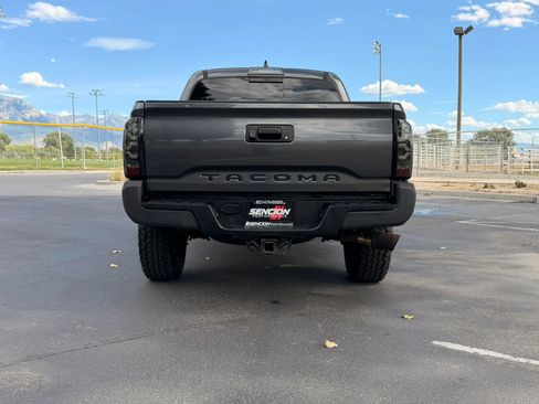 Used 2020 Toyota Tacoma TRD Off-Road AWD/4WD image 7