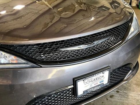 Used 2020 Chrysler Pacifica Touring w/ S Appearance Package image 10