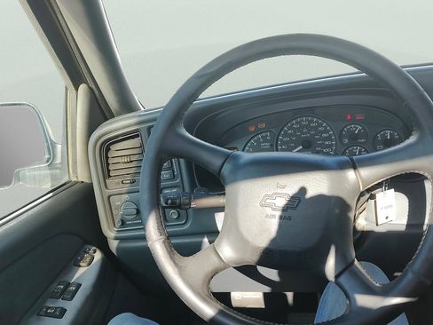 Used 2000 Chevrolet Silverado 1500 LS w/ Firm Ride Suspension Pkg AWD/4WD image 17