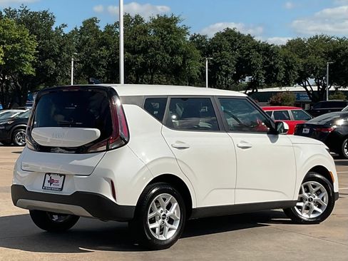 Used 2025 Kia Soul LX w/ LX Technology Package FWD image 4