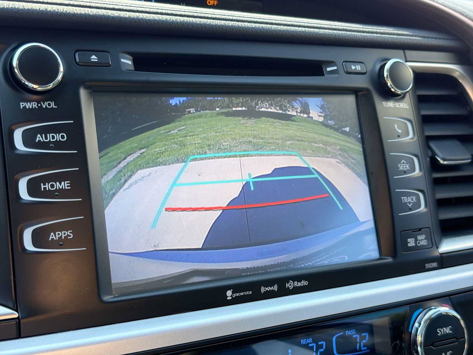 Used 2019 Toyota Highlander XLE AWD/4WD image 25