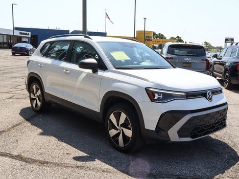 Used 2025 Volkswagen Taos S AWD/4WD image 3