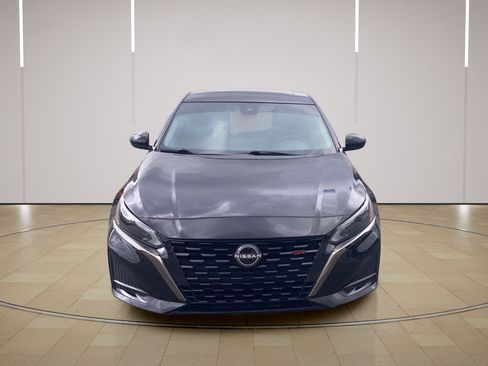 Used 2024 Nissan Altima 2.5 SR w/ SR Premium Package FWD image 4