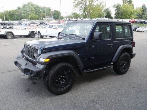 Used 2025 Jeep Wrangler Sport image 6