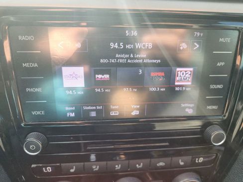 Used 2021 Volkswagen Passat 2.0T SE image 16