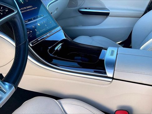 Used 2024 Mercedes-Benz C 300 4MATIC Sedan image 24