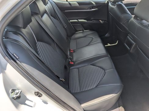 Used 2023 Toyota Camry SE FWD image 5