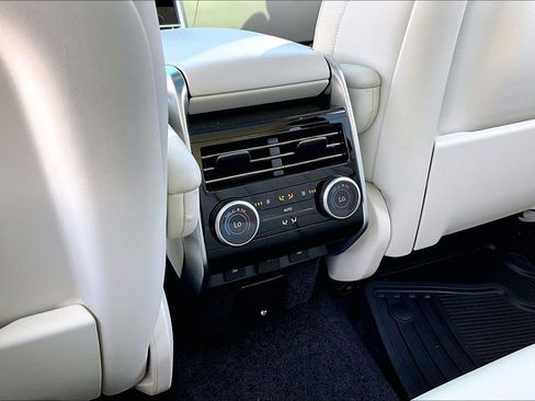 Used 2025 Land Rover Range Rover SE AWD/4WD image 10