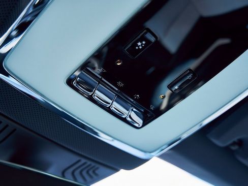 Used 2022 Rolls-Royce Cullinan w/ Cullinan Package image 89