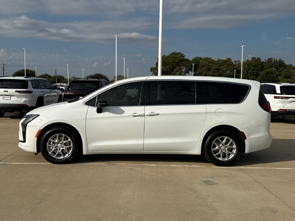New 2027 Chrysler Pacifica Select FWD image 5