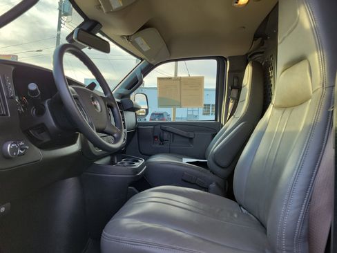 Used 2020 GMC Savana 2500 Extended w/ Driver Convenience Package image 13