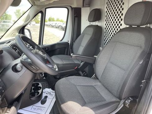 Used 2023 RAM ProMaster 2500 w/ Convenience Group FWD image 4
