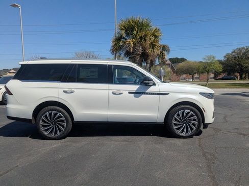 New 2026 Lincoln Navigator Black Label AWD/4WD image 3