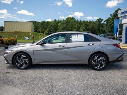 Certified 2025 Hyundai Elantra Sport FWD image 5