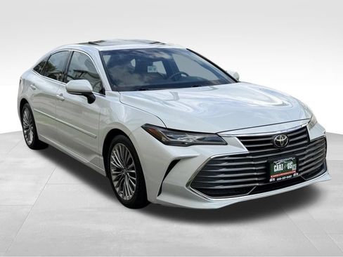 Used 2019 Toyota Avalon Limited w/ All Weather Liner Package FWD image 3