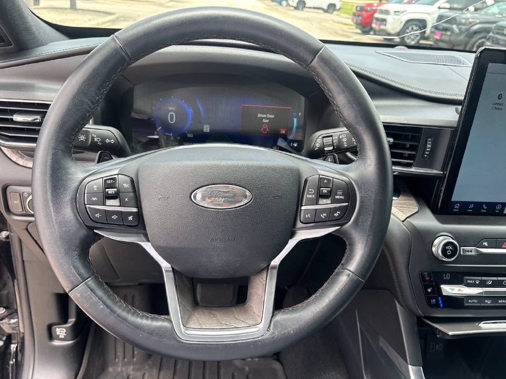 Used 2020 Ford Explorer Platinum w/ Premium Technology Package AWD/4WD image 15