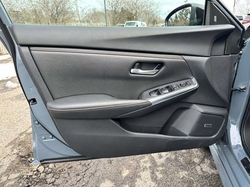 Used 2024 Nissan Sentra SR w/ SR Premium Package FWD image 8