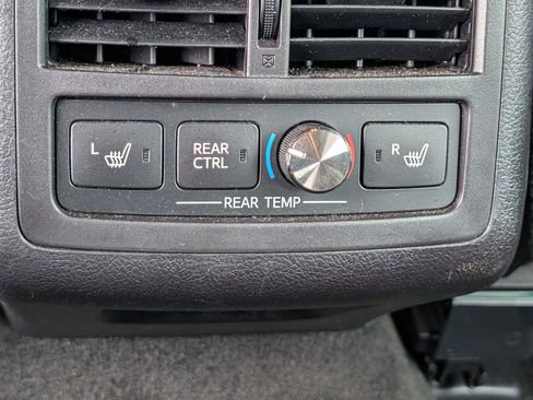 Used 2016 Toyota Avalon Limited w/ Toyota Safety Sense Package image 15