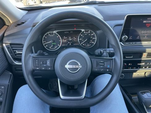 Used 2023 Nissan Rogue SV image 24