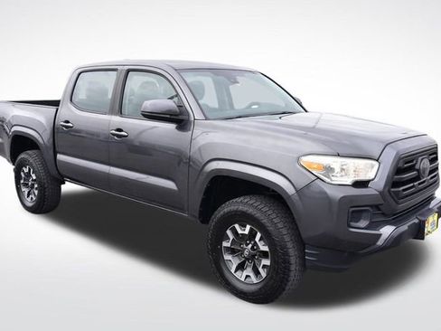 Used 2018 Toyota Tacoma SR image 6