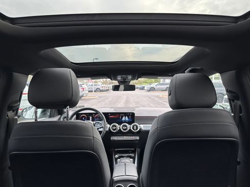 Used 2021 Mercedes-Benz GLB 250 4MATIC image 11