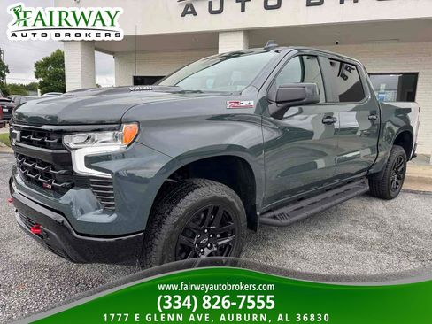 Used 2026 Chevrolet Silverado 1500 LT Trail Boss w/ Convenience Package II AWD/4WD image 2