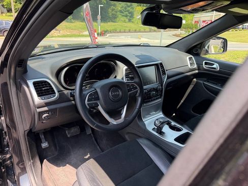 Used 2015 Jeep Grand Cherokee Altitude AWD/4WD image 13