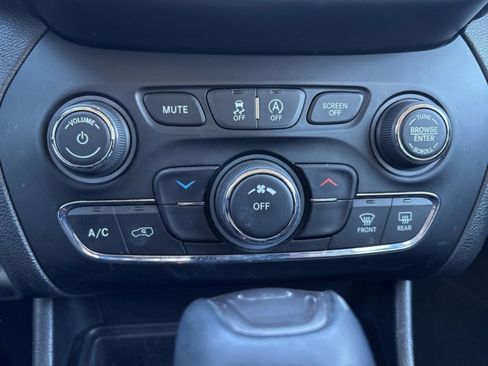 Used 2019 Jeep Cherokee Latitude Plus image 22