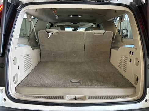 Used 2019 Cadillac Escalade ESV Premium Luxury AWD/4WD image 24