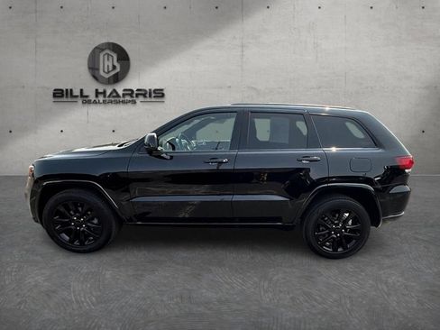Used 2017 Jeep Grand Cherokee Altitude AWD/4WD image 11