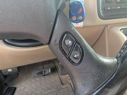 Used 2004 Chevrolet Silverado 2500 LT RWD image 21