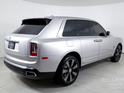 Used 2021 Rolls-Royce Cullinan image 2