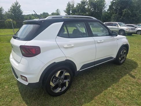 Used 2025 Hyundai Venue Limited FWD image 7