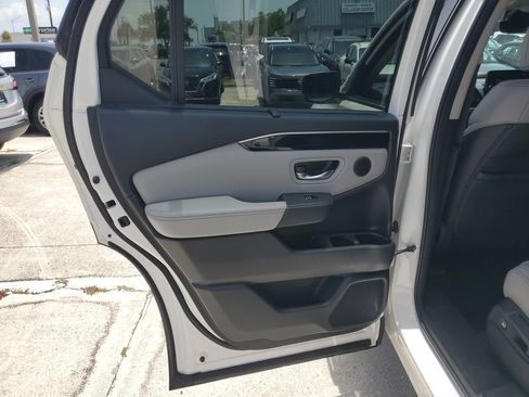 Used 2023 Honda Pilot EX-L image 17
