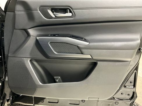 Used 2025 Nissan Pathfinder SL w/ Black Appearance Package image 23